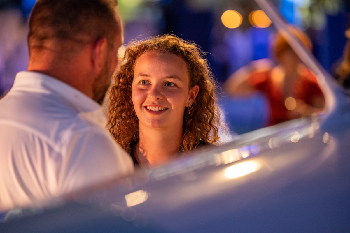 Avondshot van zaal bij gala in Hotel New York Rotterdam — eventfotograaf