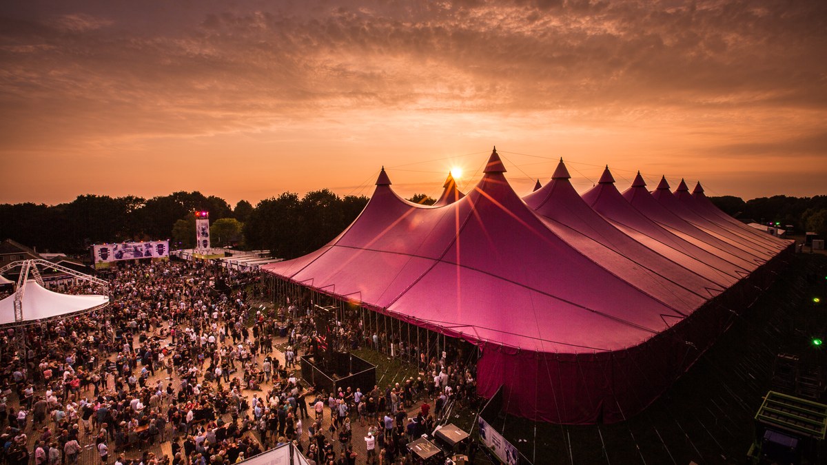 Live event fotografie — festivalpodium en publiek