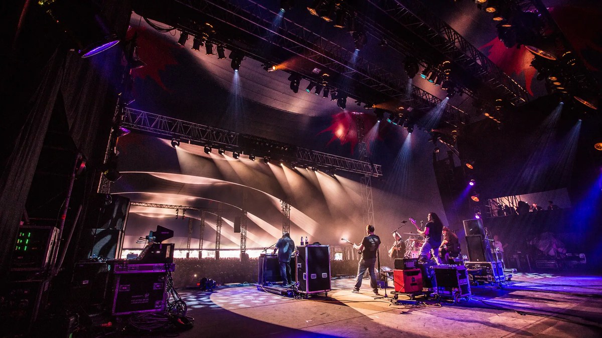 Concertfotografie — publiek en lichtshow tijdens live optreden